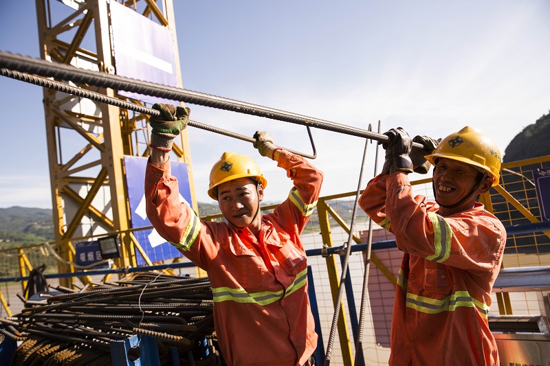 1567416893446729.jpg 并肩奮戰,快樂施工.jpg