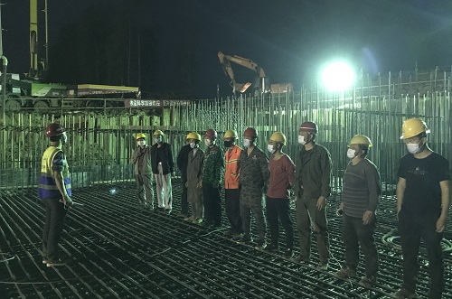 1587521813303473.jpg 武漢臨空港污水處理廠項(xiàng)目挑燈夜戰(zhàn)搶進(jìn)度為7月進(jìn)水開(kāi)足馬力 (1).jpg