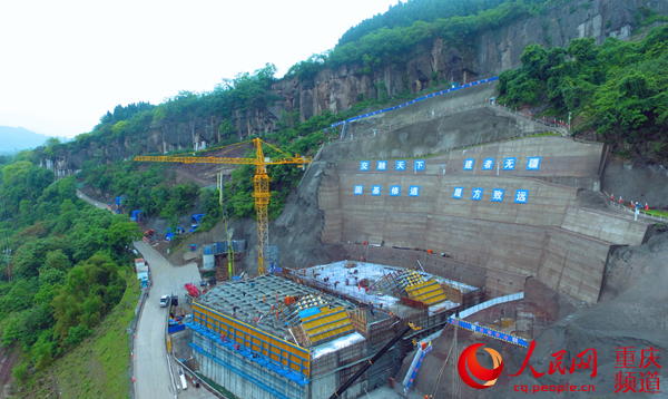 人民網報道:新田長江大橋最大規模澆筑工序順利完工